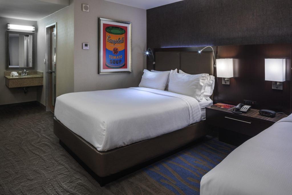 Room, 2 Queen Beds, Pool Side
