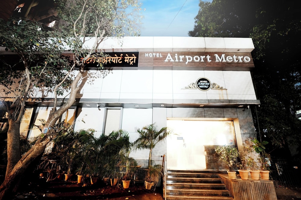Hotel Airport Metro 5/32