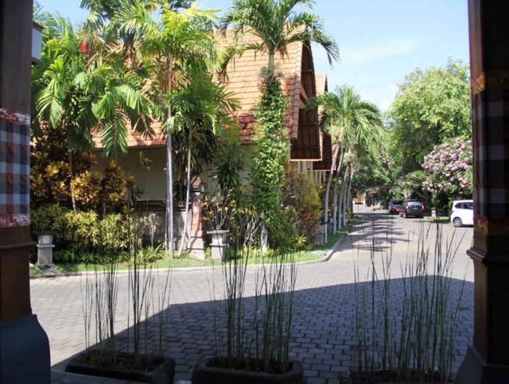 BESAKIH BEACH HOTEL 65/67