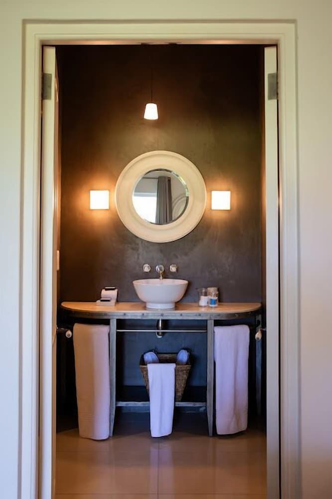 The Owners Cottage / La Provencale 7/50
