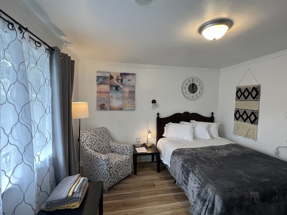 Cobmin Ridge Motel 8/24