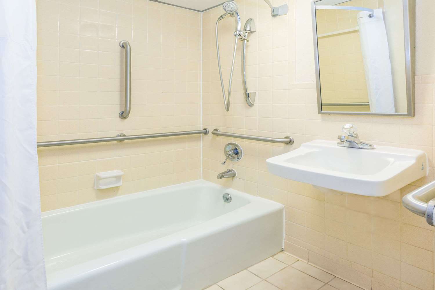 Days Inn by Wyndham Valdosta/Near Valdosta Mall 36/41