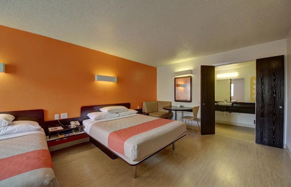 Motel6 San Antonio, TX - Downtown - Market Square 21/44