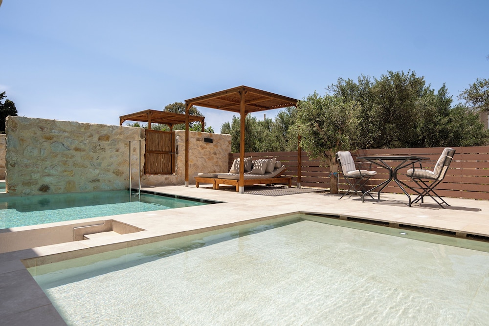 Aegean Houses 88/121