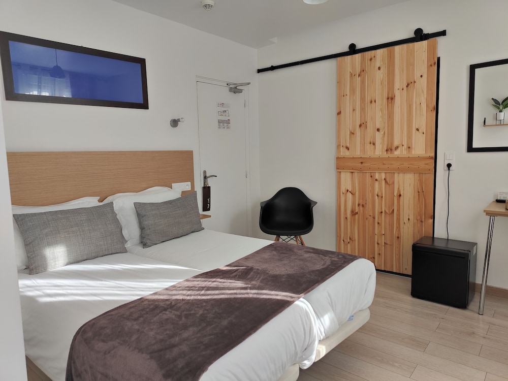 SUPERIOR, TWIN BEDS
