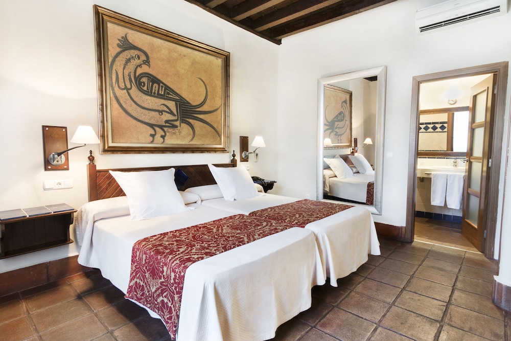 Standard, Double or Twin Bed