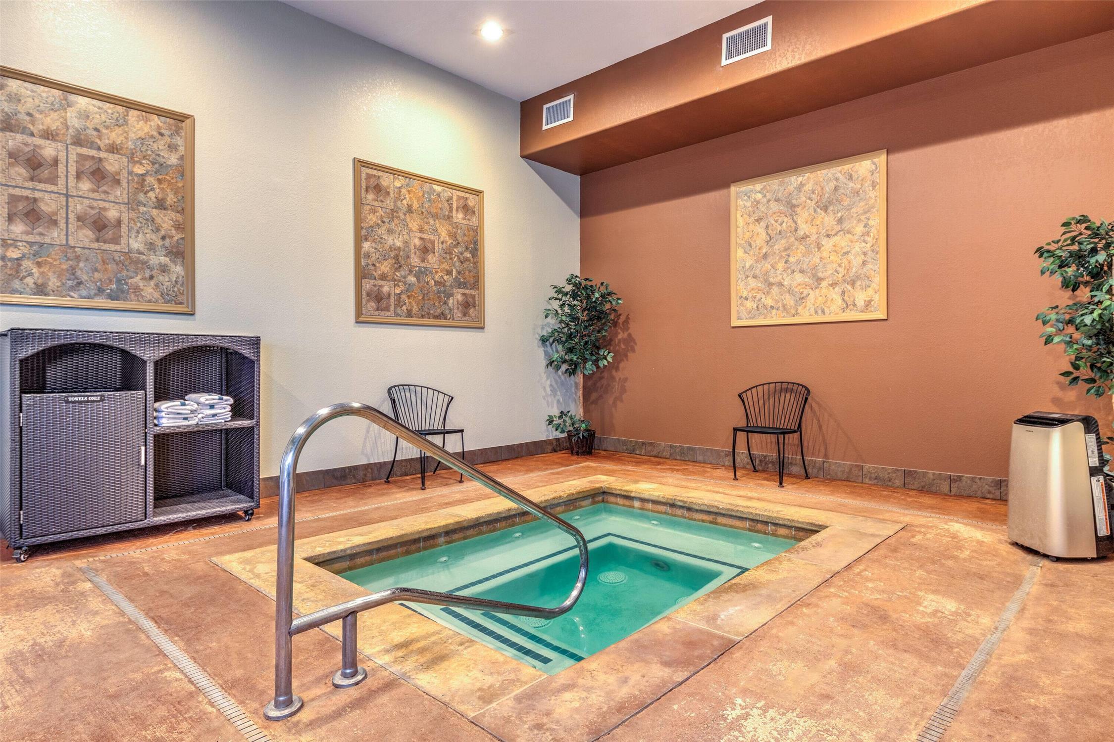 La Quinta Inn Suites Marble Falls 37/77