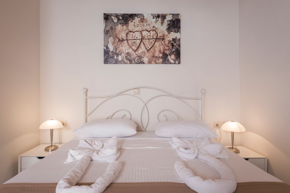 Athina Apartments 6/41