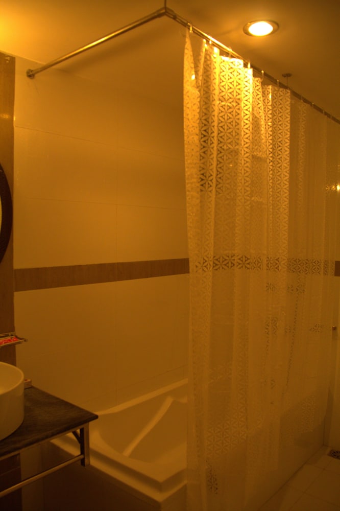Nirvana Inn 28/50