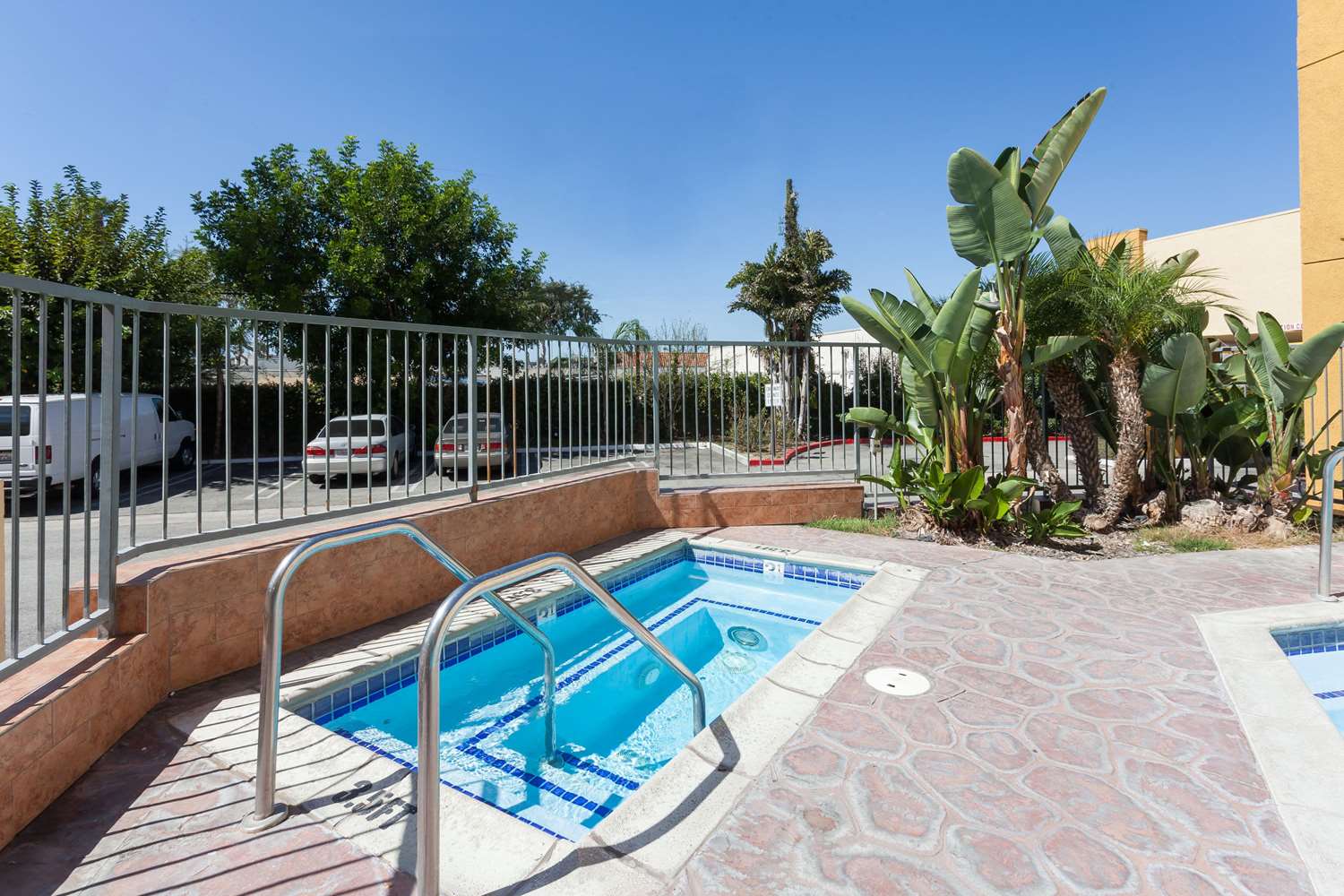 Ramada Plaza By Wyndham Garden Grove/Anaheim South 26/43