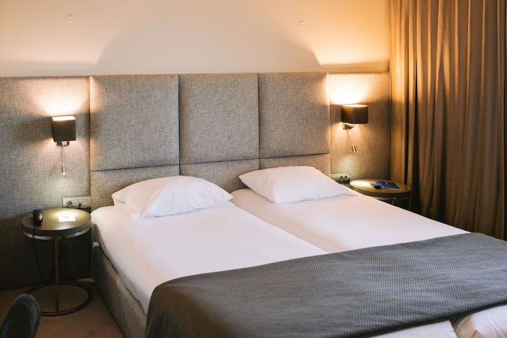 4615 Hotel 19/70