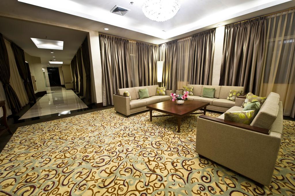 Emerald Garden International Hotel 8/17