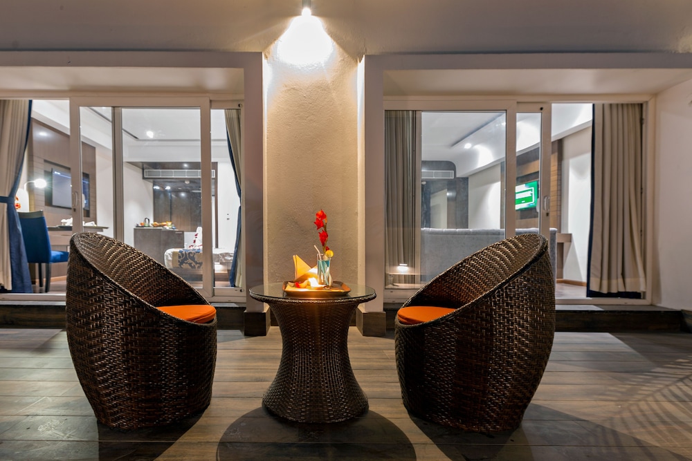 Hotel Saffron Crest 27/40