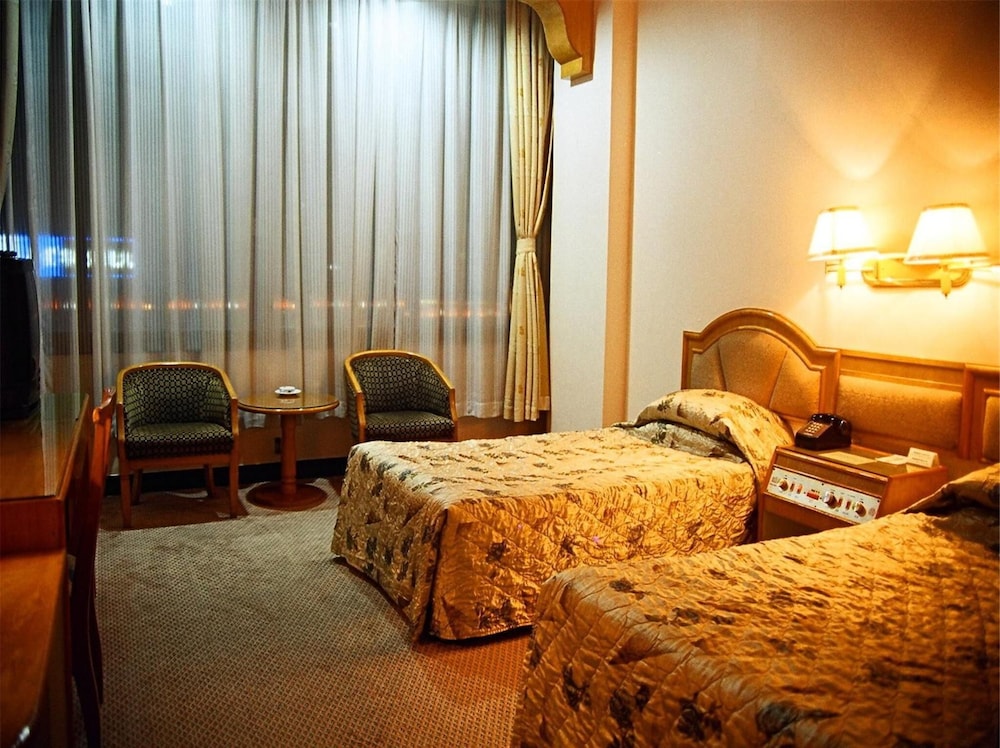 Aiqun Hotel 17/70