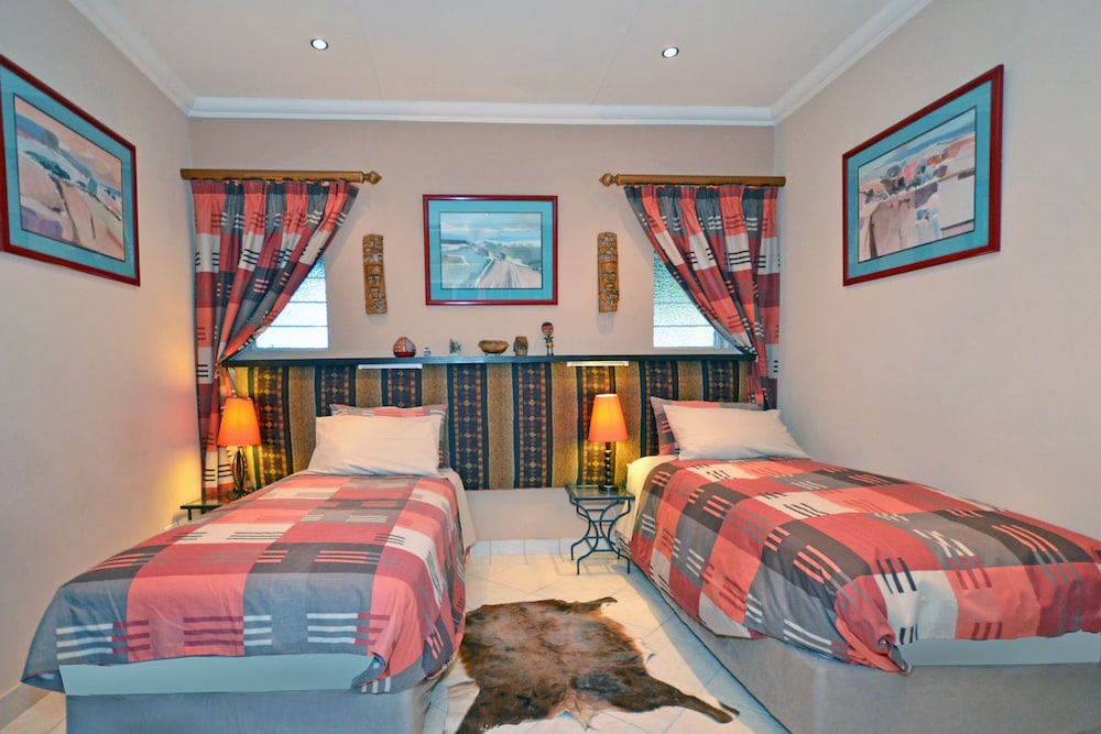 5 MURPHY BEDS, SUITE