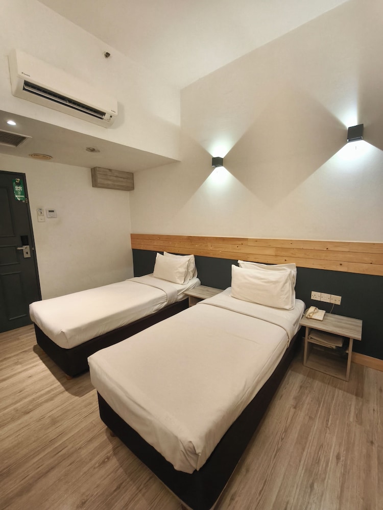 Standard, Twin Beds, No Window