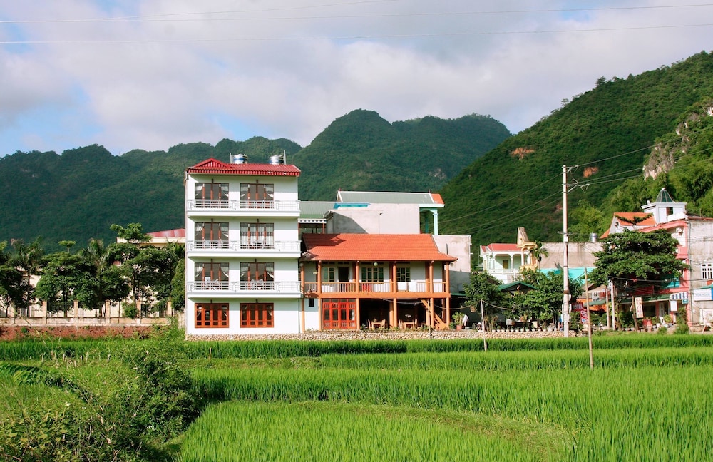 Mai Chau Valley View Hotel 45/48