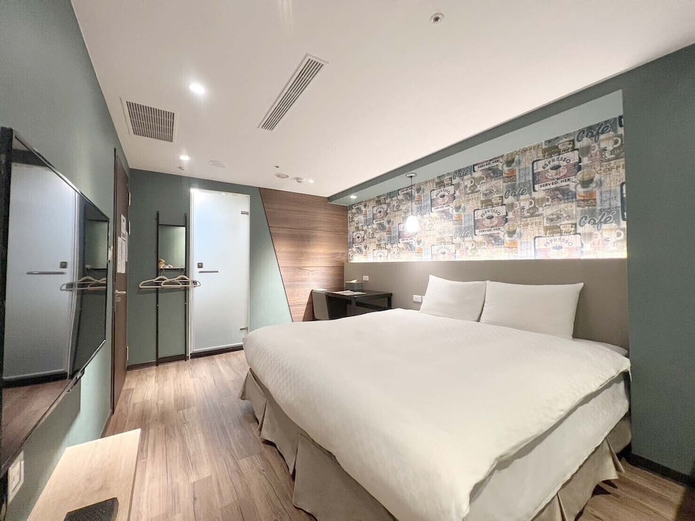Deluxe, Double Bed, No Window
