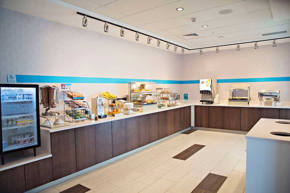 Holiday Inn Express Suites Rantoul 63/76