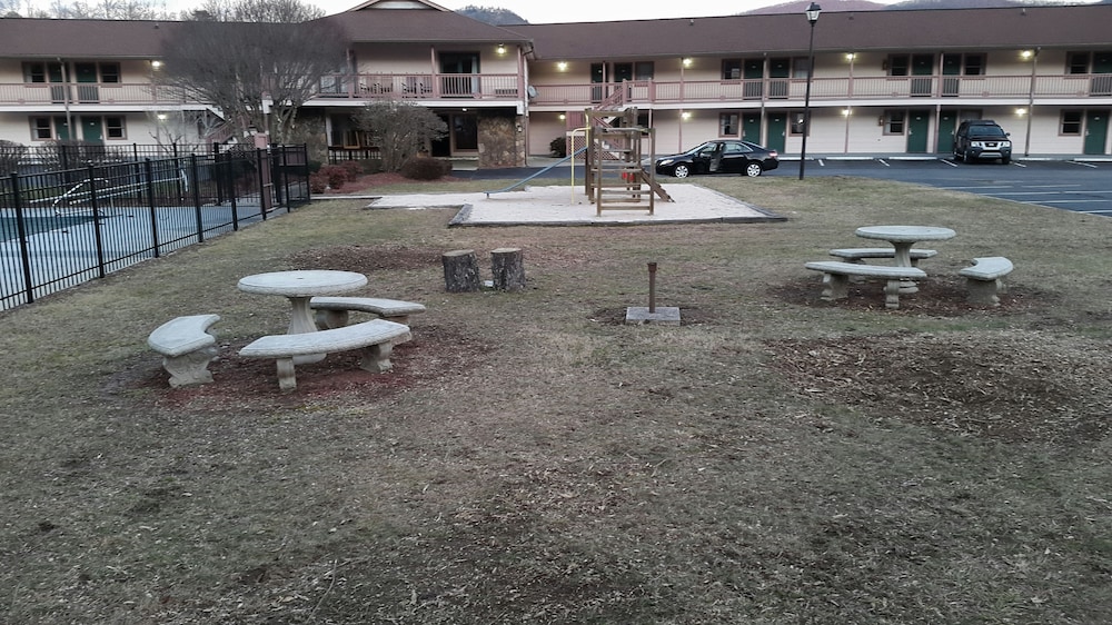Mountain Valley Inn Dillard 59/62