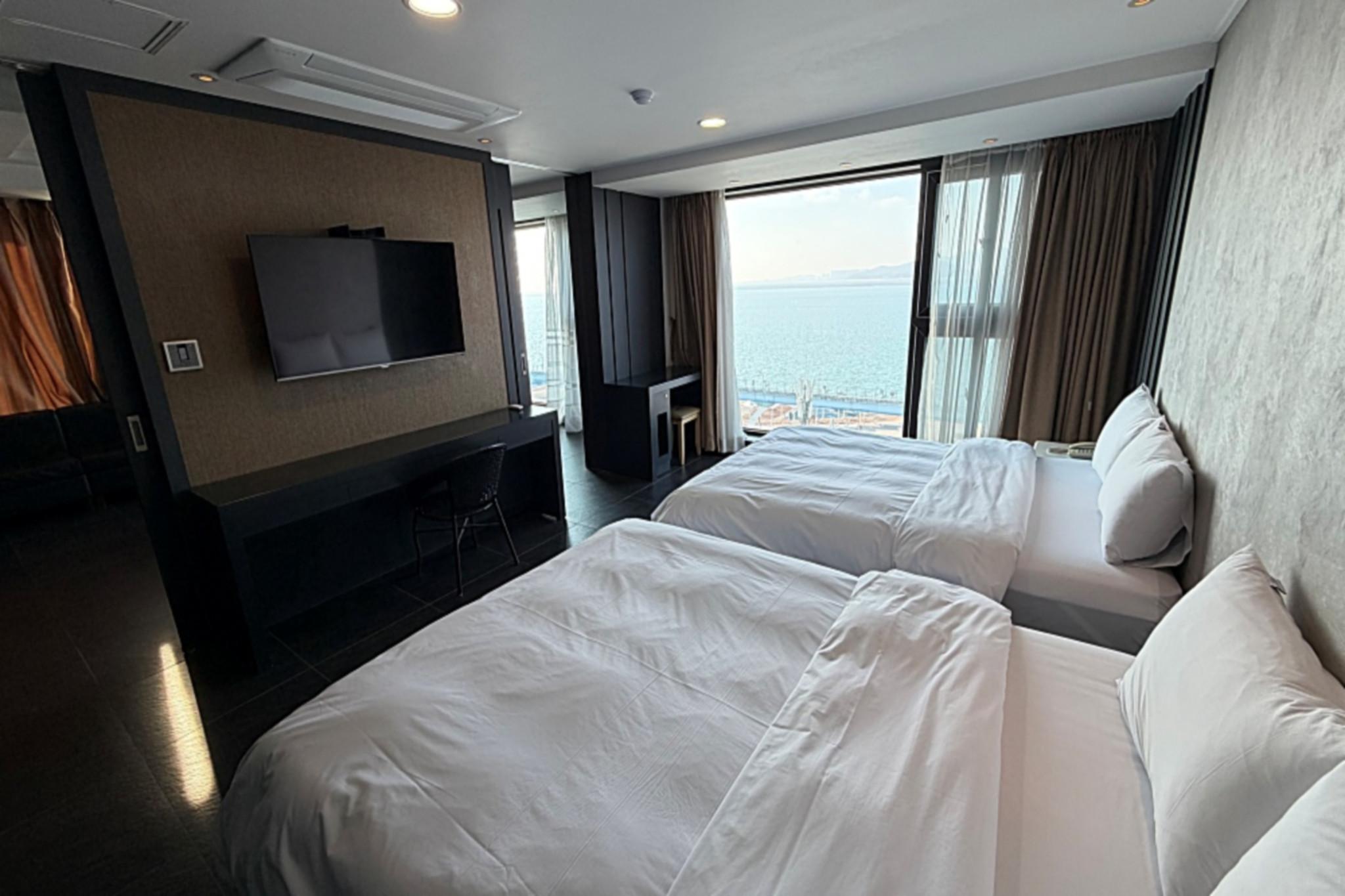 SUPERIOR, SUITE, OCEAN VIEW