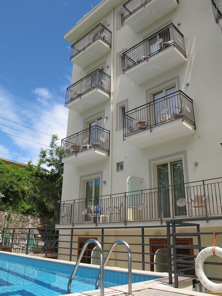 Hotel Club Sorrento 4/50