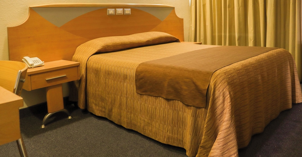 Hotel Milan 12/28