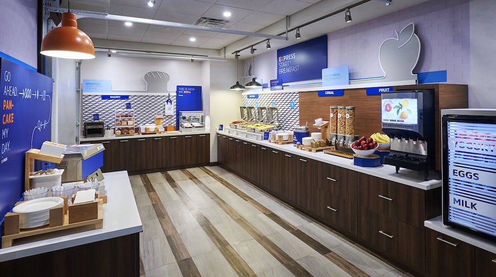 Holiday Inn Express And Suites Brantford 49/66