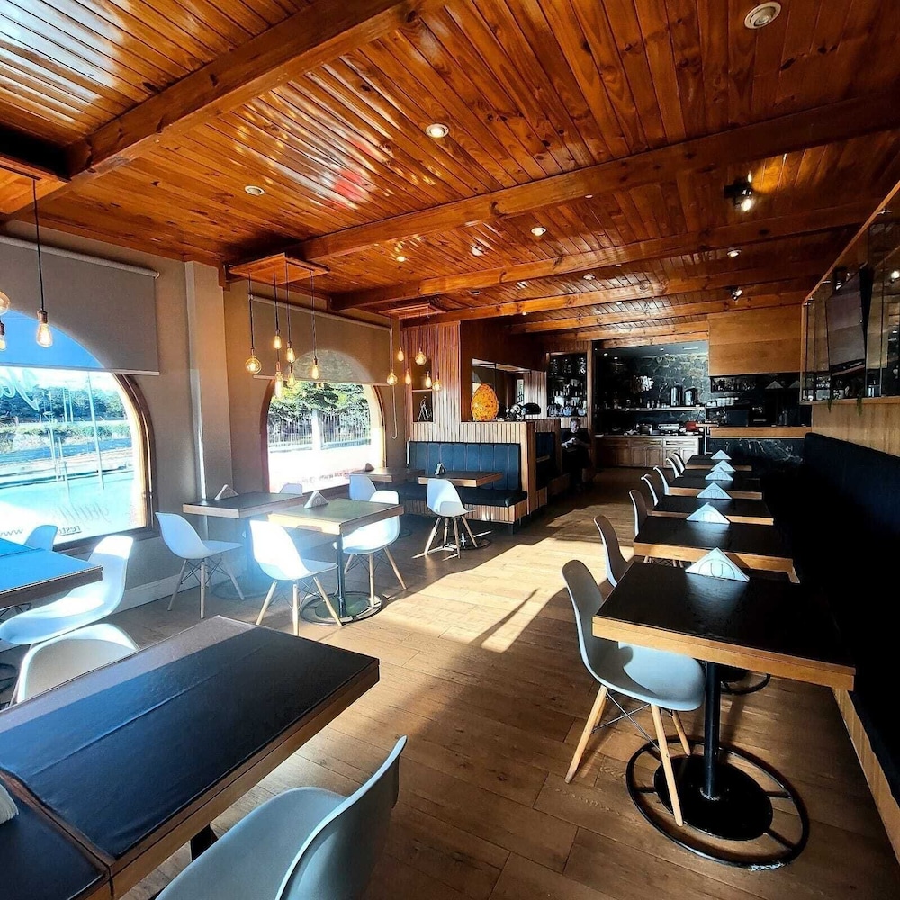 Hosteria Y Restaurante America 56/72