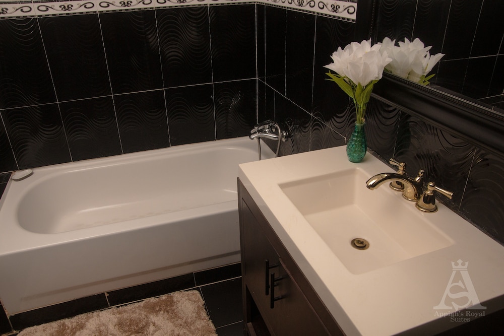 Appiah's Royal Suites 42/45
