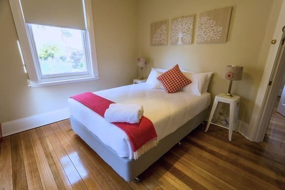 Montacute Boutique Bunkhouse 6/25