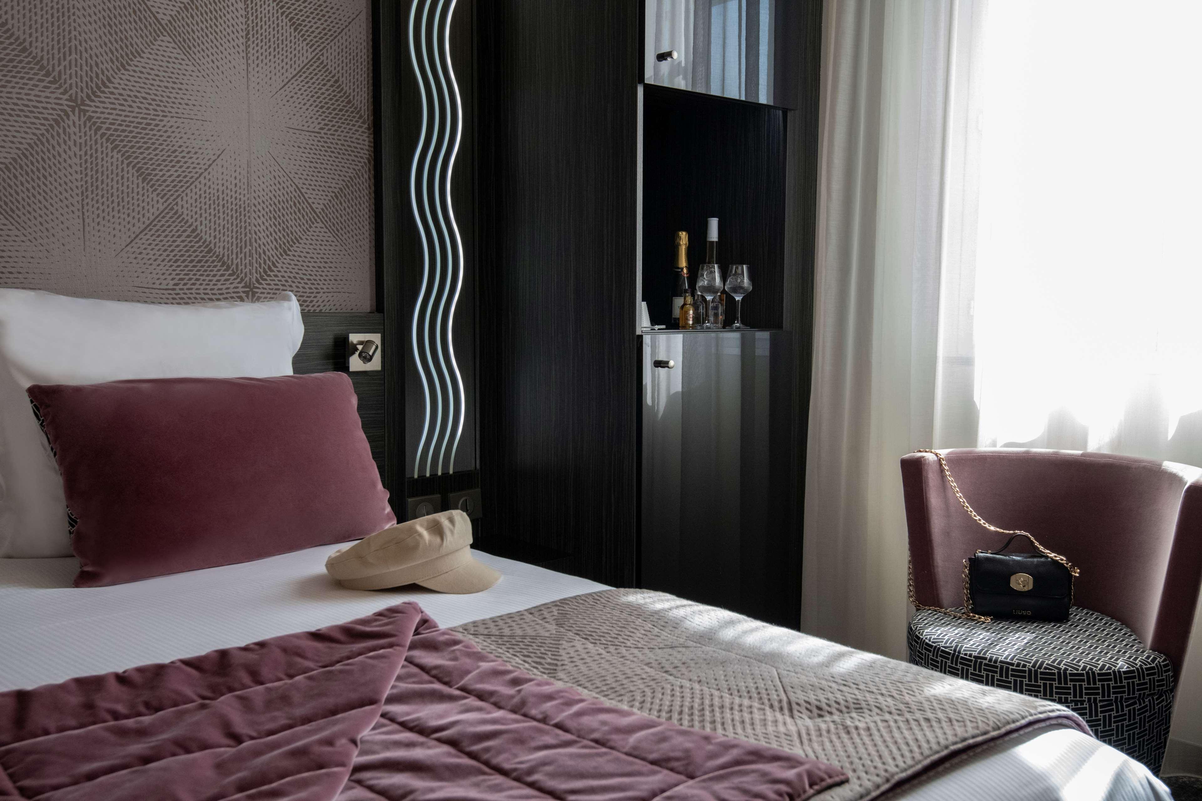 غرفة سوبيريور بإطلالة على المدينة، Hotel Le Mondial, BW Premier Collection 3/6