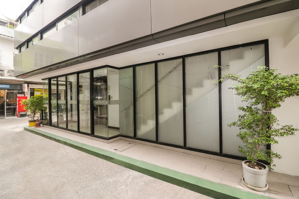 OYO 225 Premier Place Bangkok 5/17