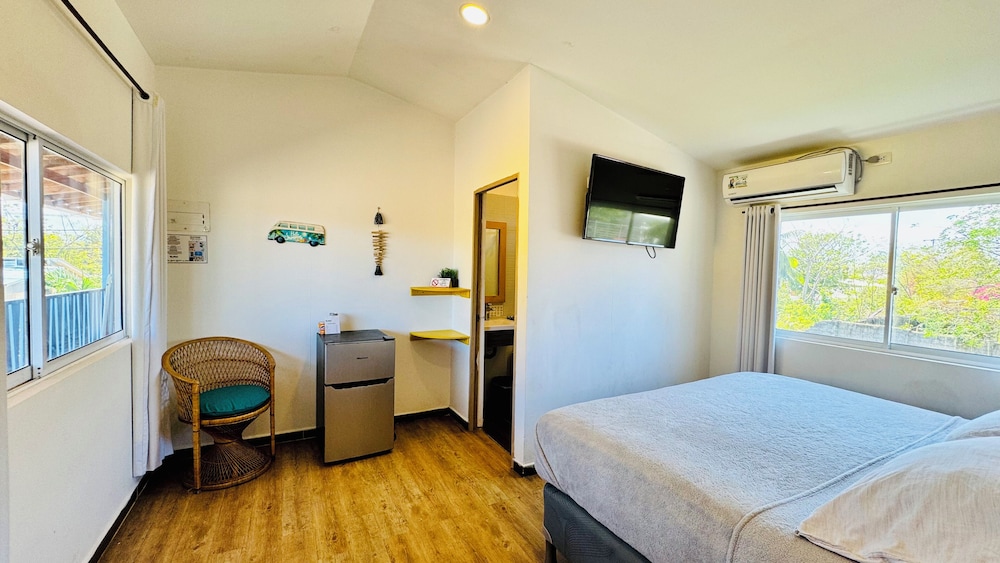 ROOM, DOUBLE BED