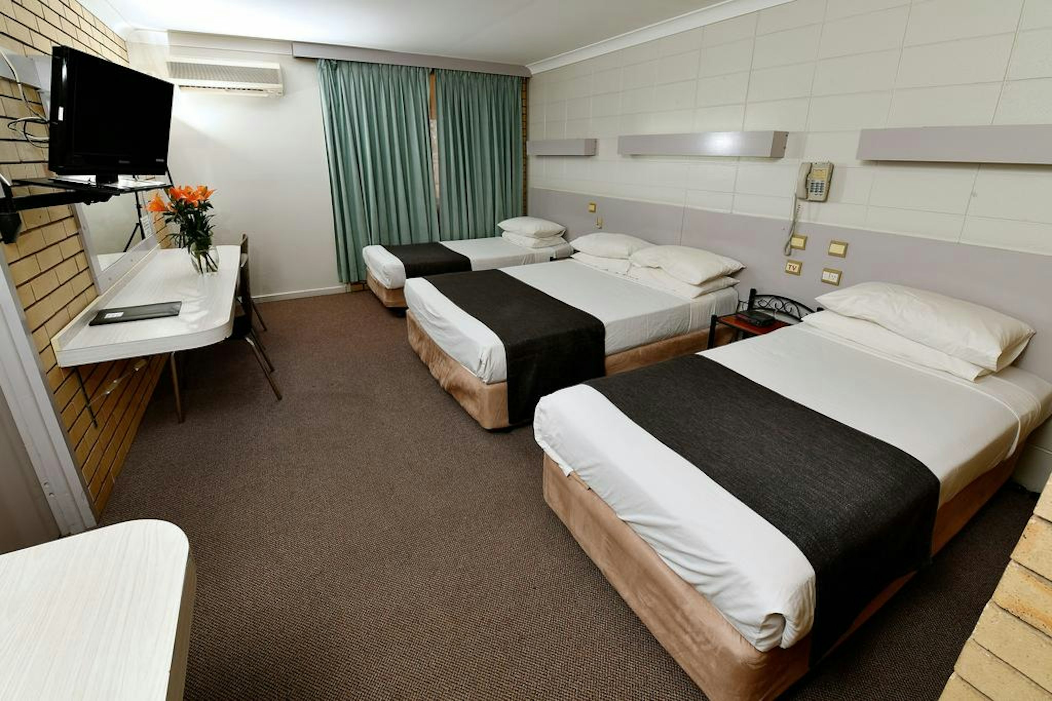 Burke And Wills Motor Inn 6/45