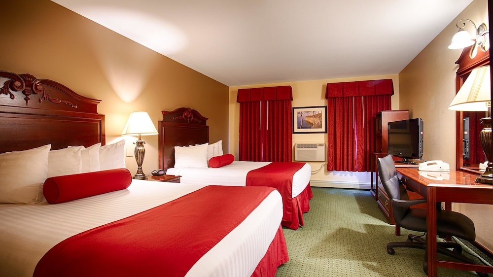 Best Western The Hotel Chequamegon 5/22