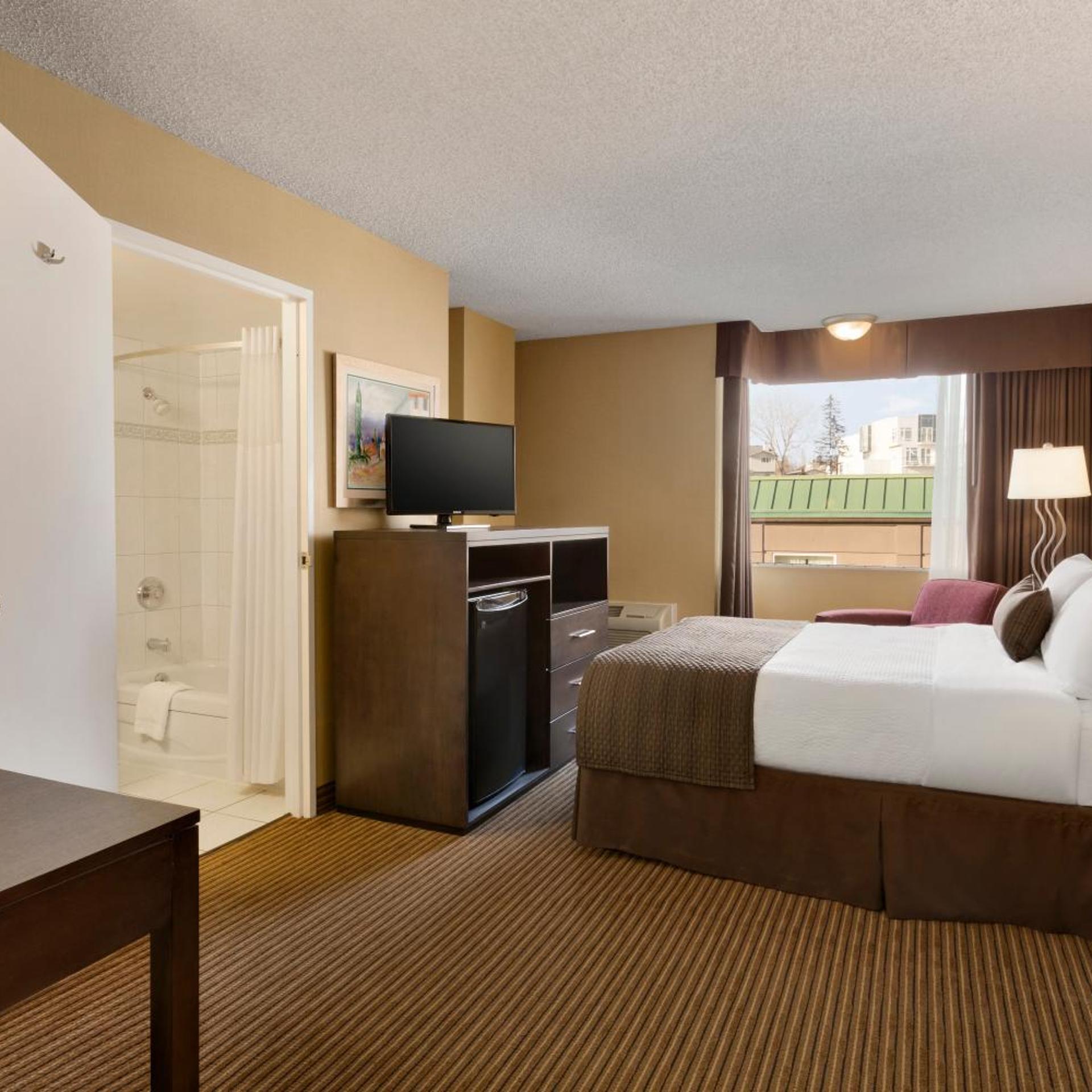 Room, King Bed, Queen Bed, Accessible