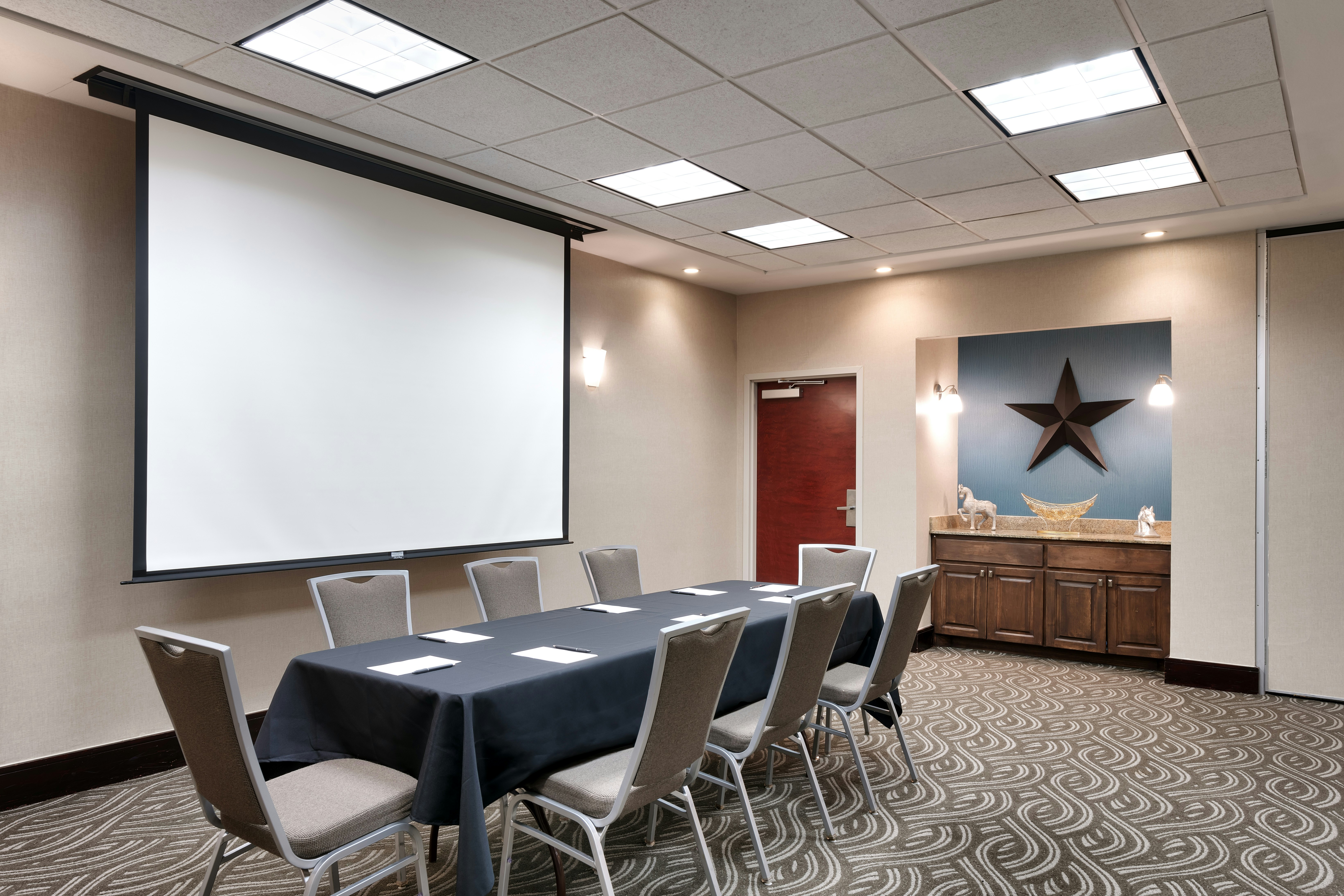 Hampton Inn Suites Ft Worth Burleson 18/19