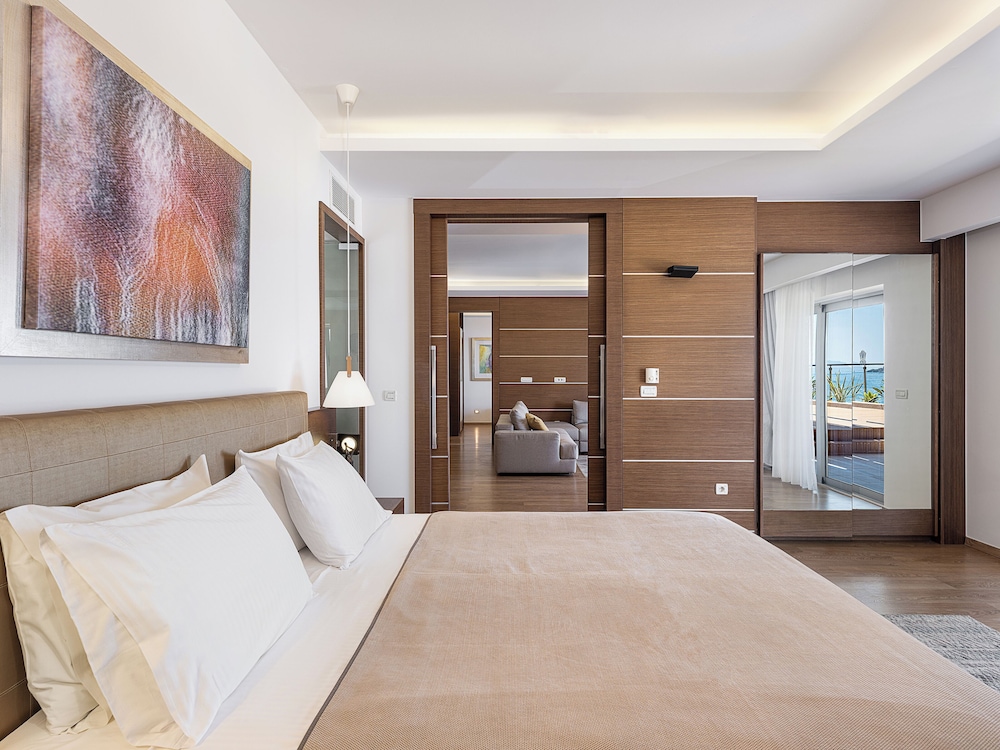 2 Bedrooms, Imperial, Suite, 1 Queen and 1 Single Bed, Water Front