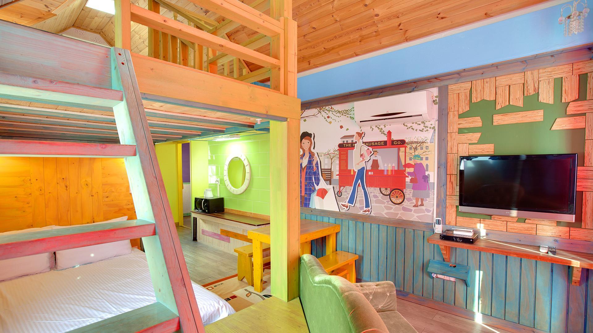 Party, 2 Double Beds