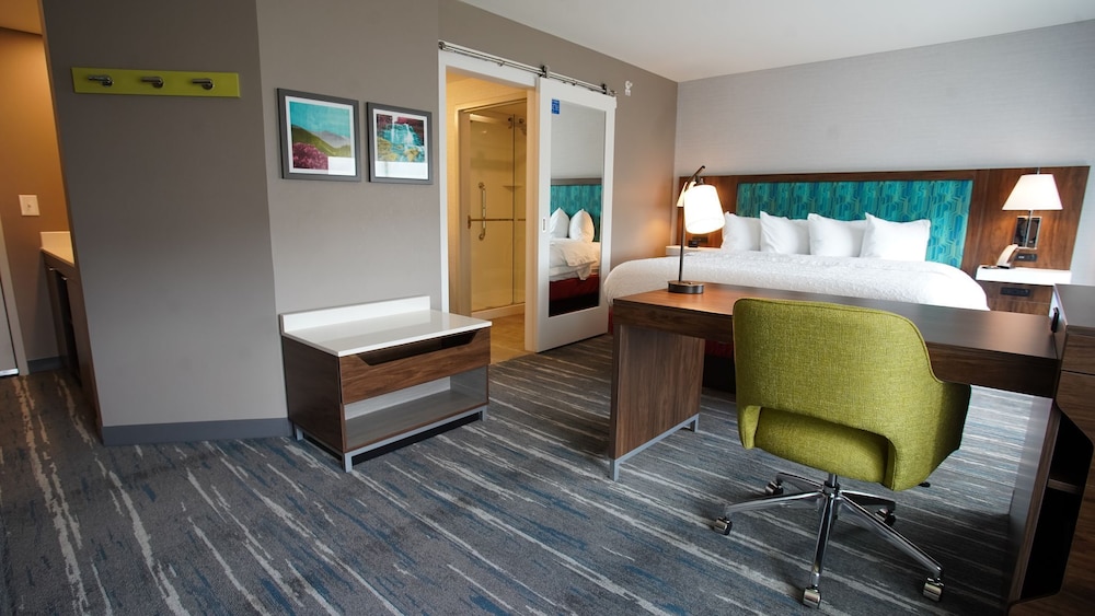 Hampton Inn Suites St Clairsville 26/32