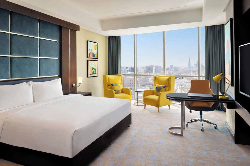 Room, King Bed, Downtown View