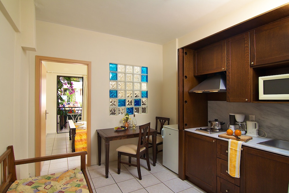 Trefon Hotel Apartments and Family Suites 43/73