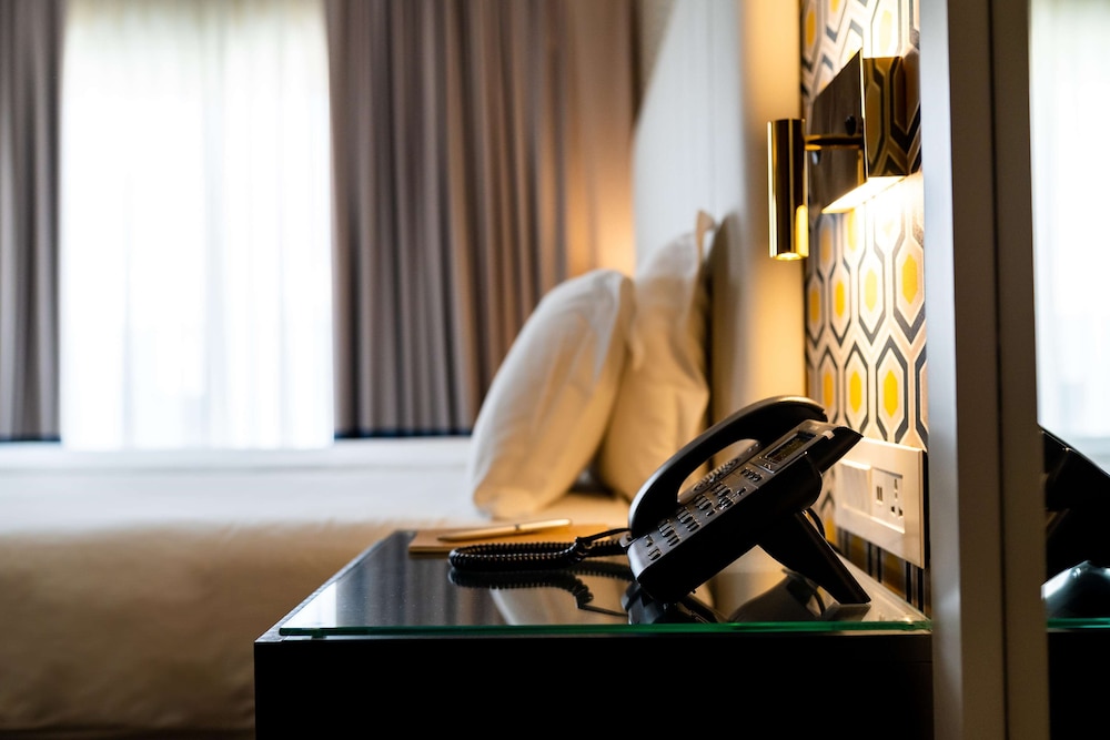 115 The Strand Hotel And Suites photo3
