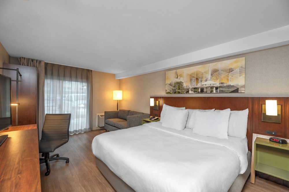 Upgrade, King Bed, Courtyard View, Ground Floor