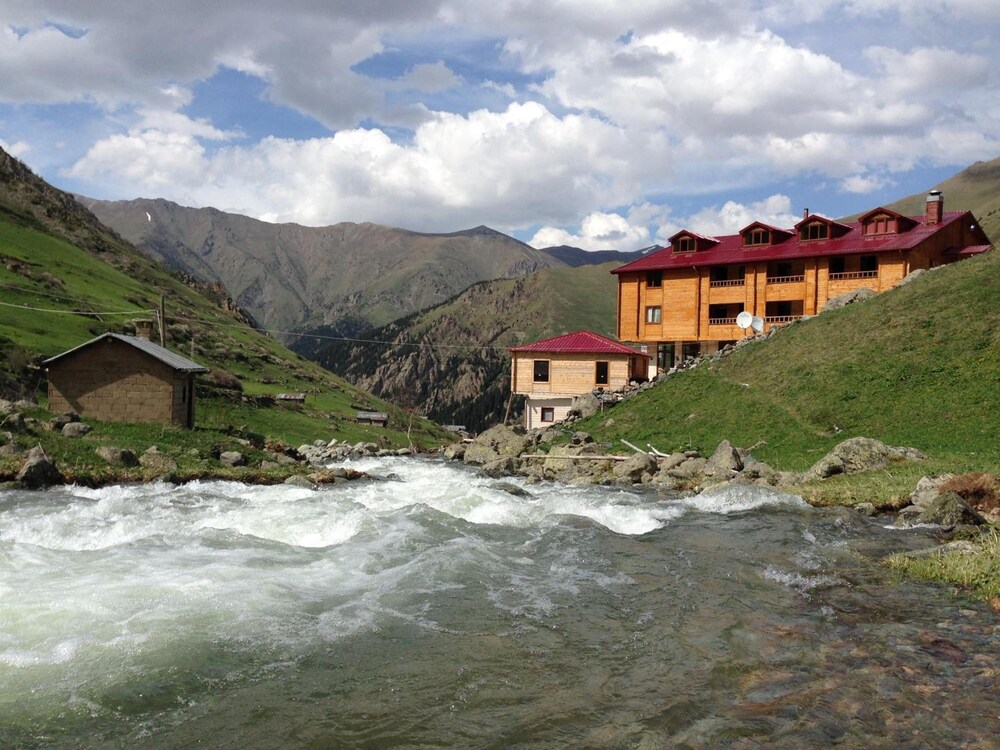 Yedigoller Hotel & Restaurant 40/47