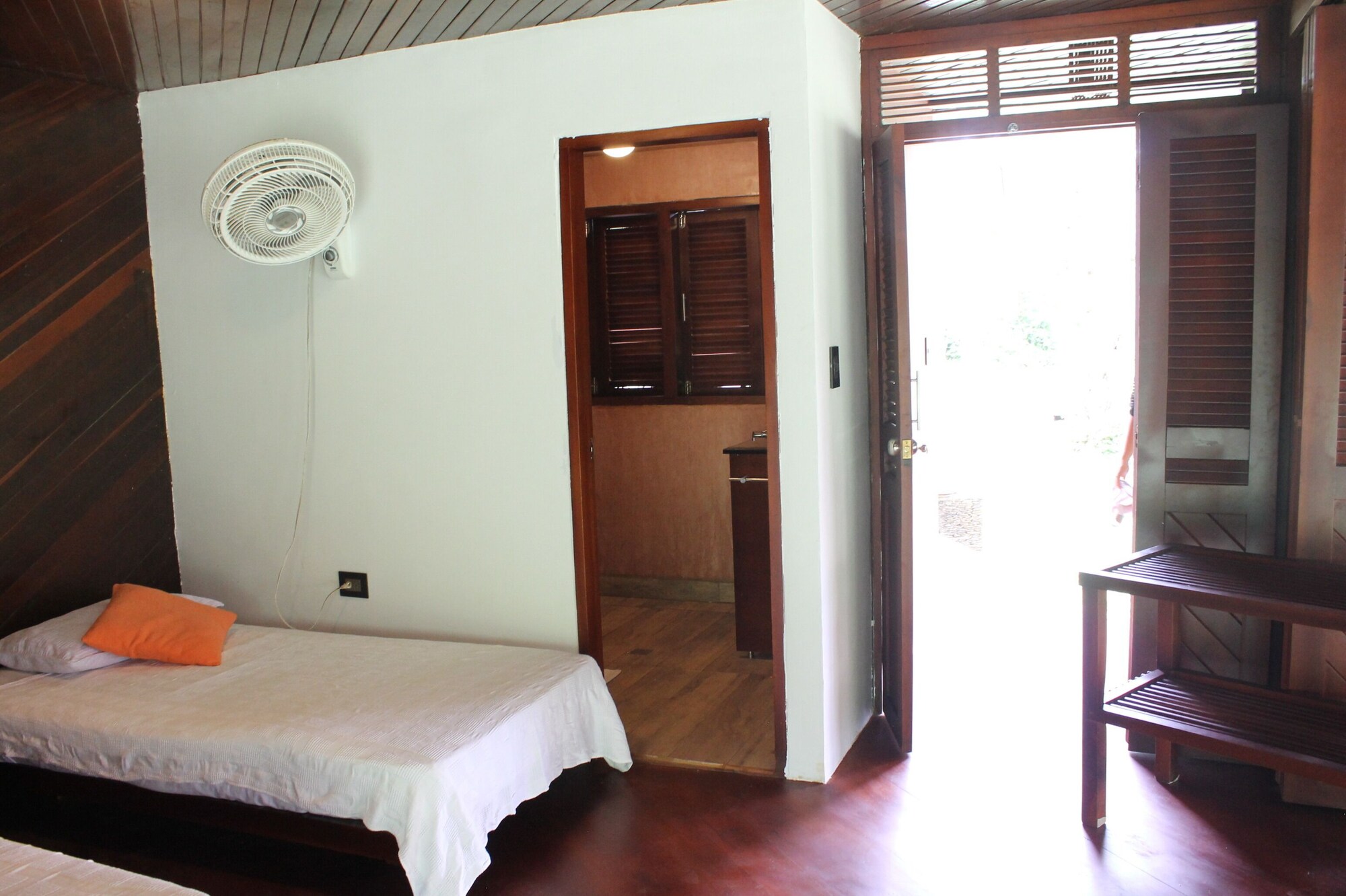 2 BEDROOMS, FAMILY, CABIN