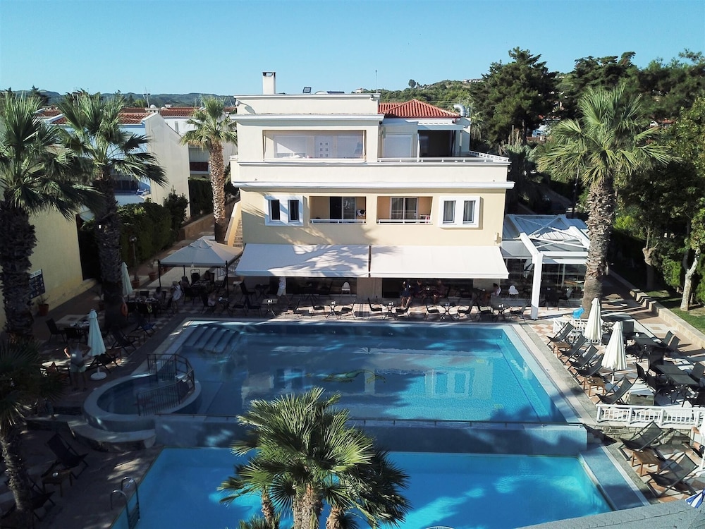 Naias Beach Hotel 38/43