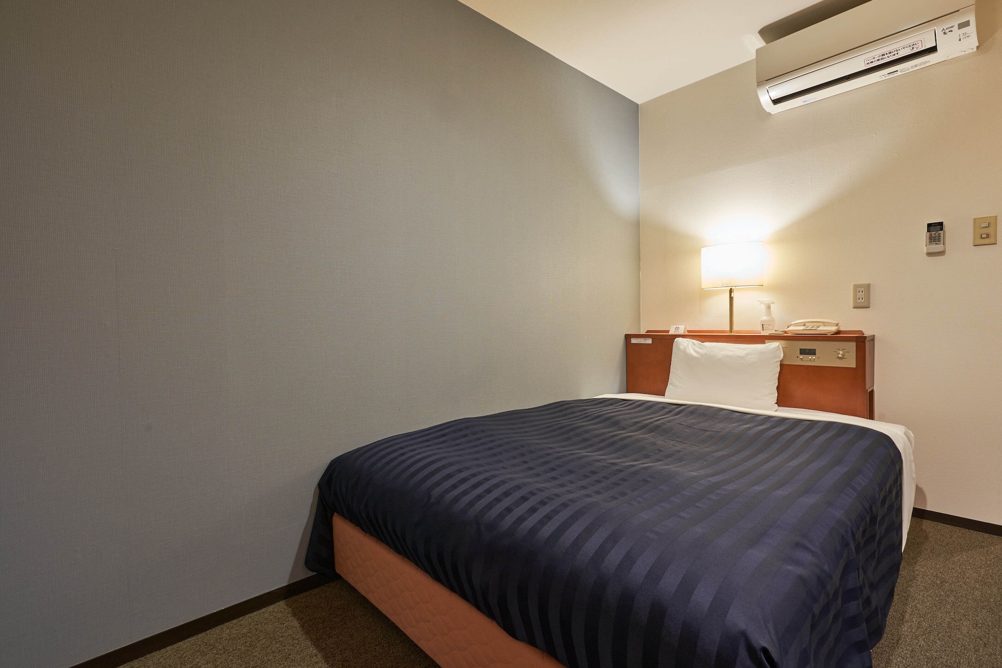 Semi Room, Semi Double Bed, Smoking