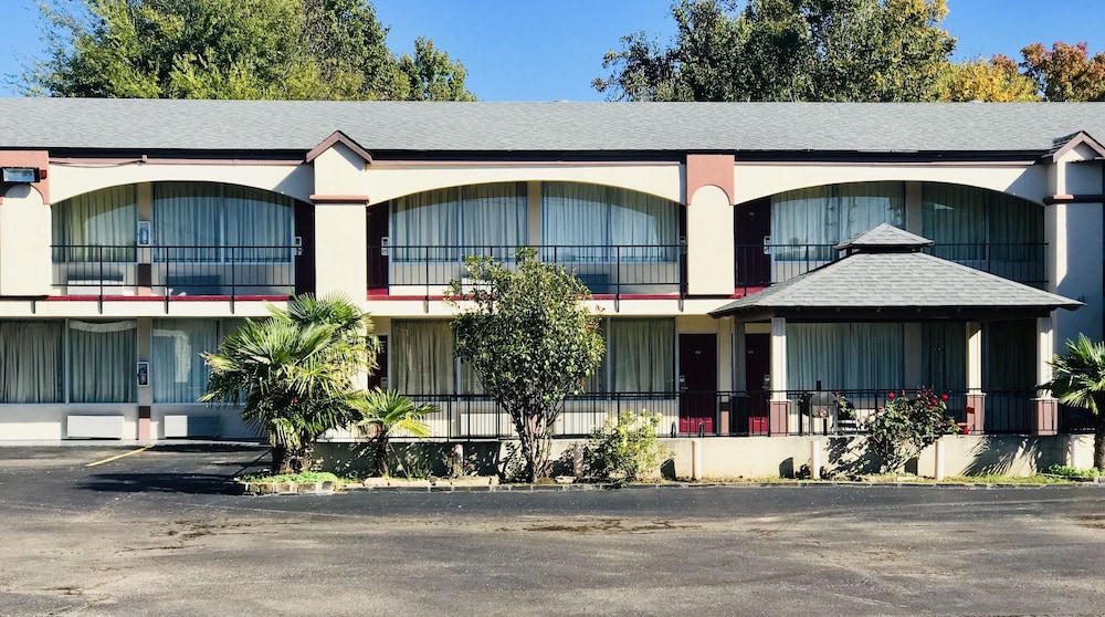 Executive Inn 2/45